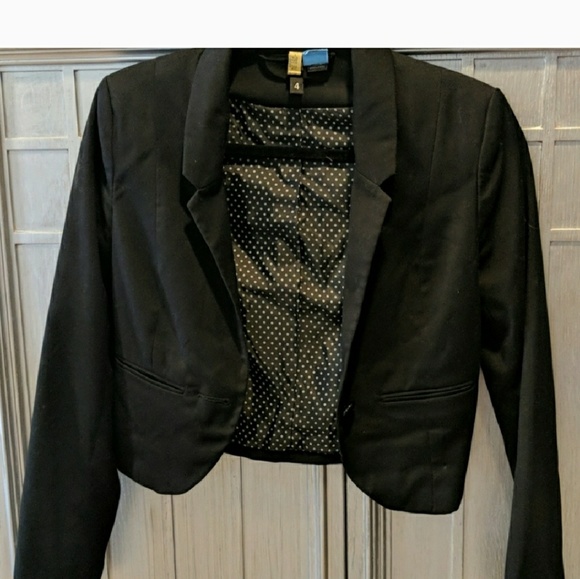 H&M Jackets & Blazers - 🌟H&M Cropped Blazer🌟